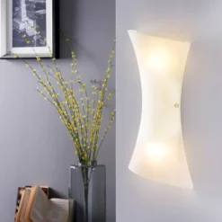 Aplique de pared Lindby Ebba, altura 39 cm, alabastro blanco, cristal
