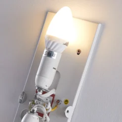 Aplique de pared Lindby Ebba, altura 39 cm, alabastro blanco, cristal