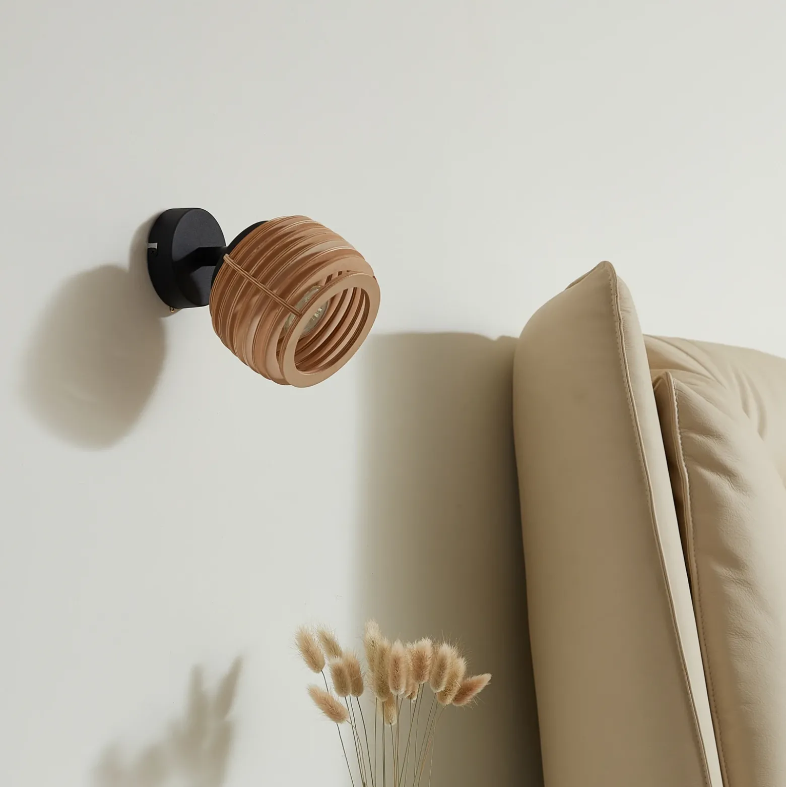 Aplique de pared Lindby Ediz, GU10, negro, madera, Ø 12,7 cm