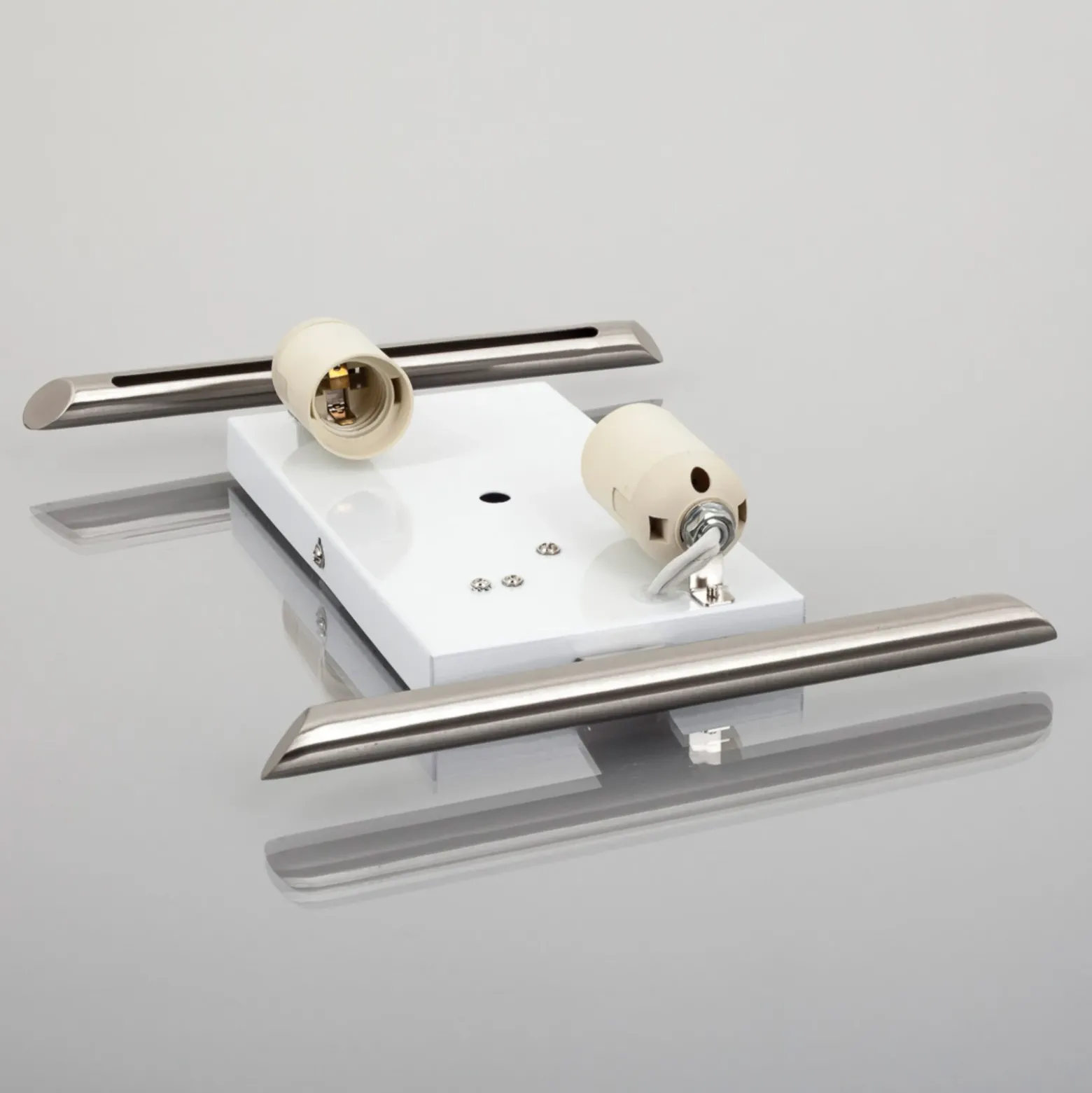 Aplique de pared Lindby Filippa, 31 cm, níquel, cristal, E27