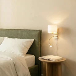 Aplique de pared Lindby Florens, latón, lámpara de lectura LED, 23,5 cm