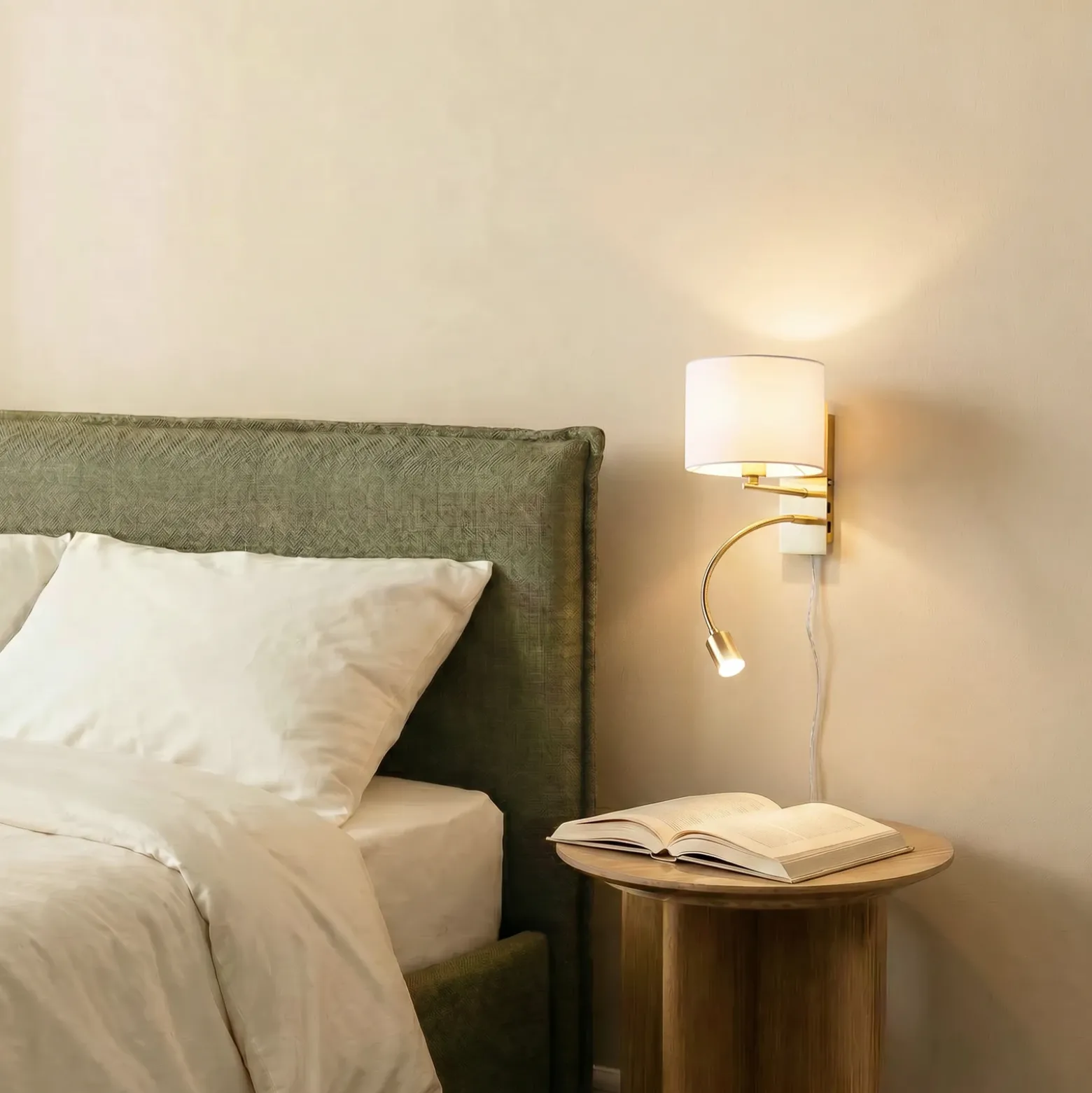 Aplique de pared Lindby Florens, latón, lámpara de lectura LED, 23,5 cm