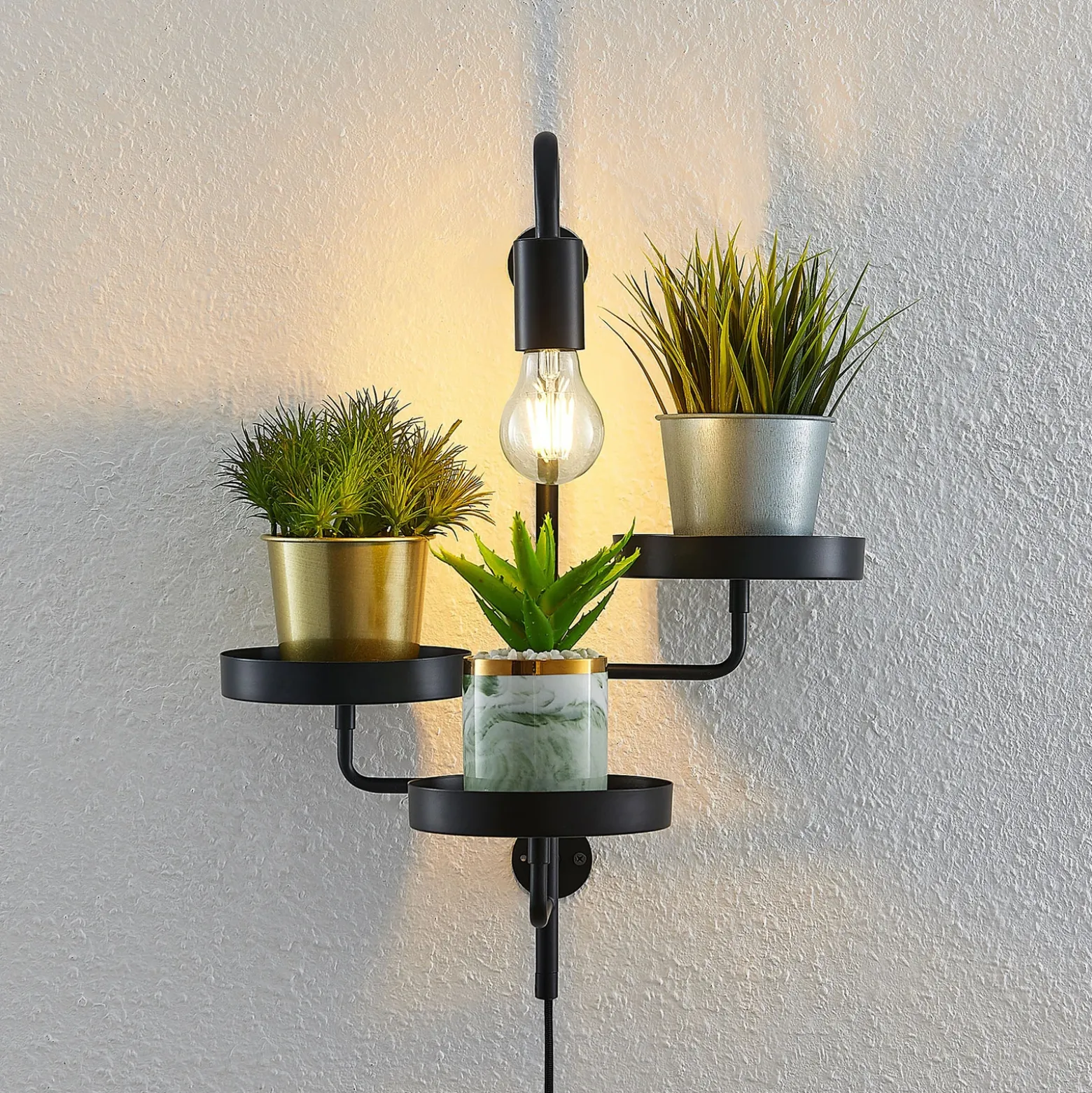 Aplique de pared Lindby Hanjo, altura 50 cm, negro, metal