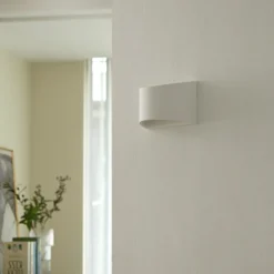 Aplique de pared Lindby Heiko, arriba/abajo, escayola, blanco, altura 12 cm
