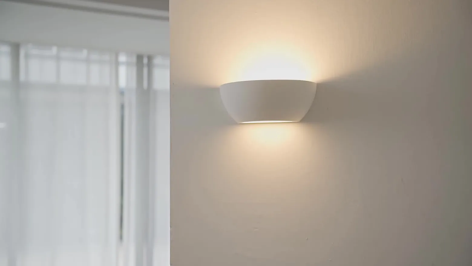 Aplique de pared Lindby «Jimmy», blanco, yeso, semicircular, 24 cm, E14