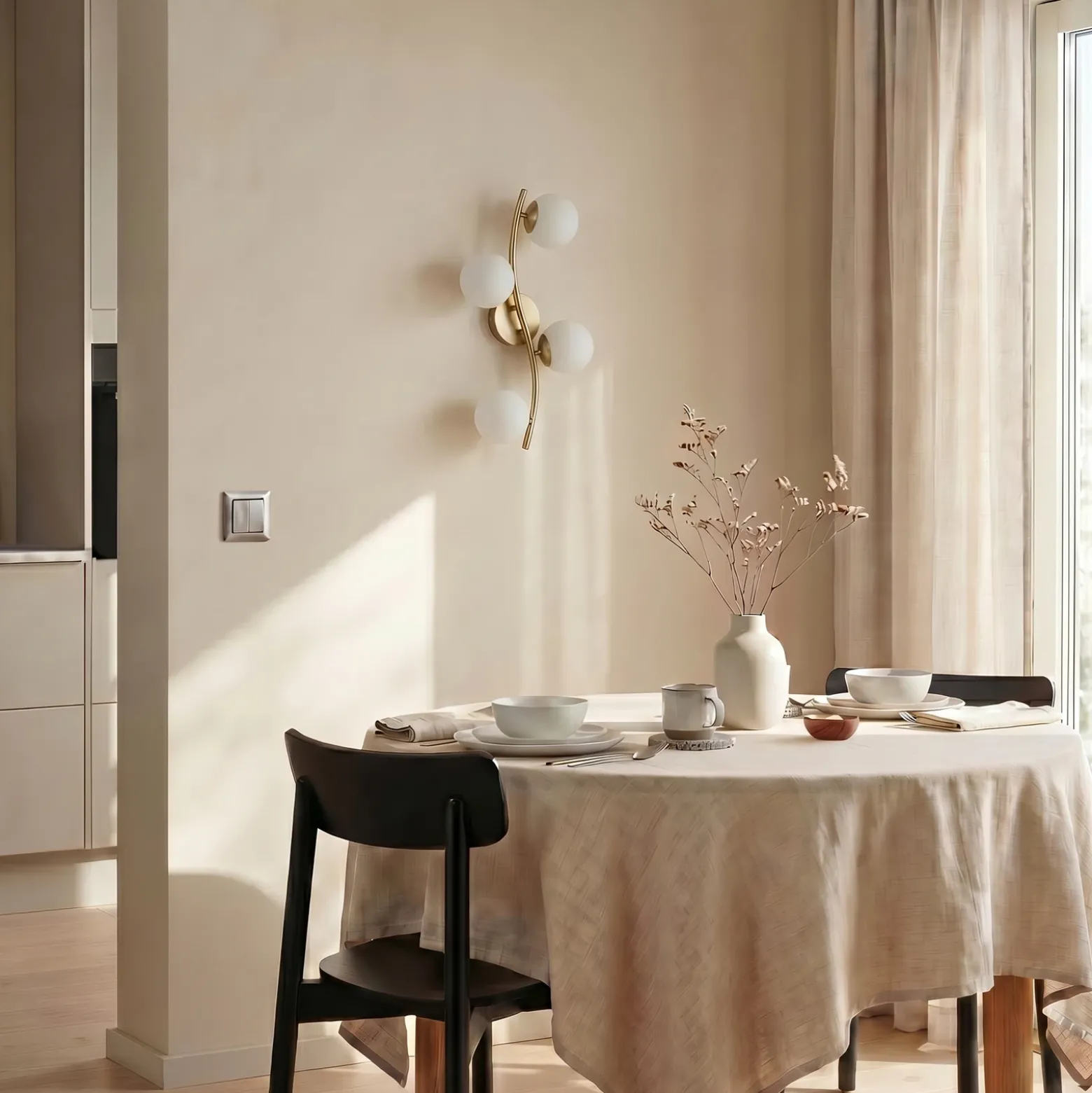 Aplique de pared Lindby Josiana, ópalo/latón, 48 cm, esférico, cristal