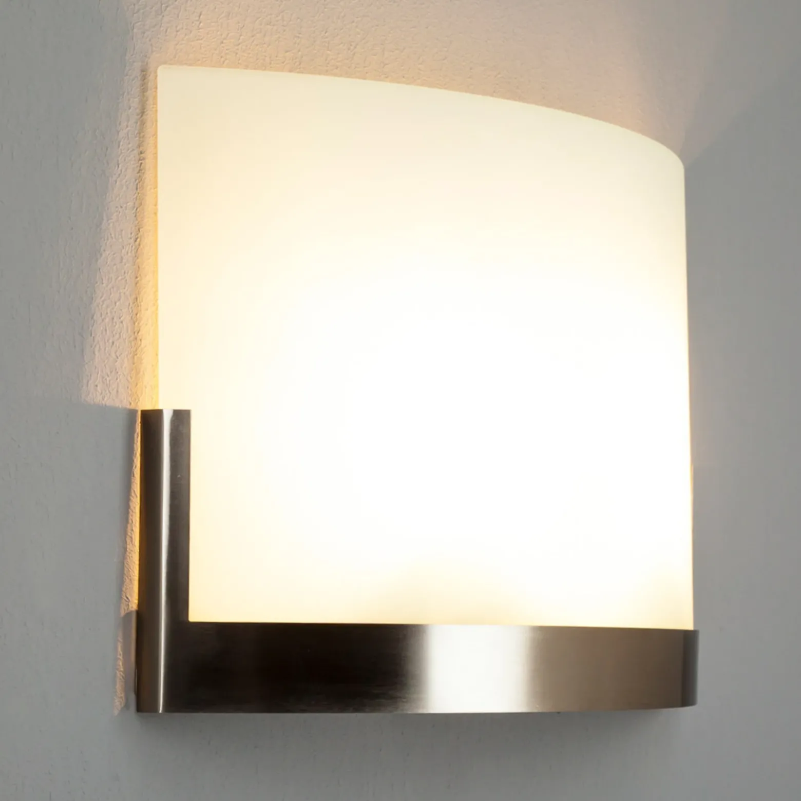 Aplique de pared Lindby Karla, 35 cm, blanco/níquel, cristal, E27