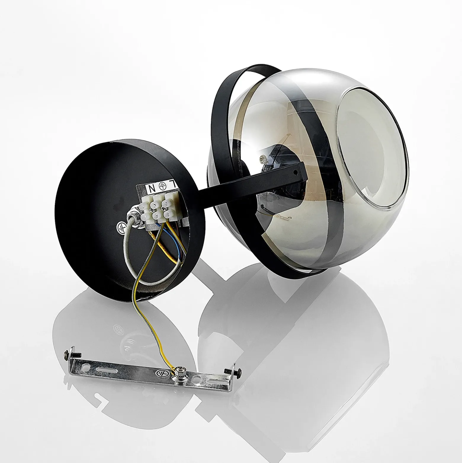 Aplique de pared Lindby Marinka, altura 20 cm, negro, cristal ahumado