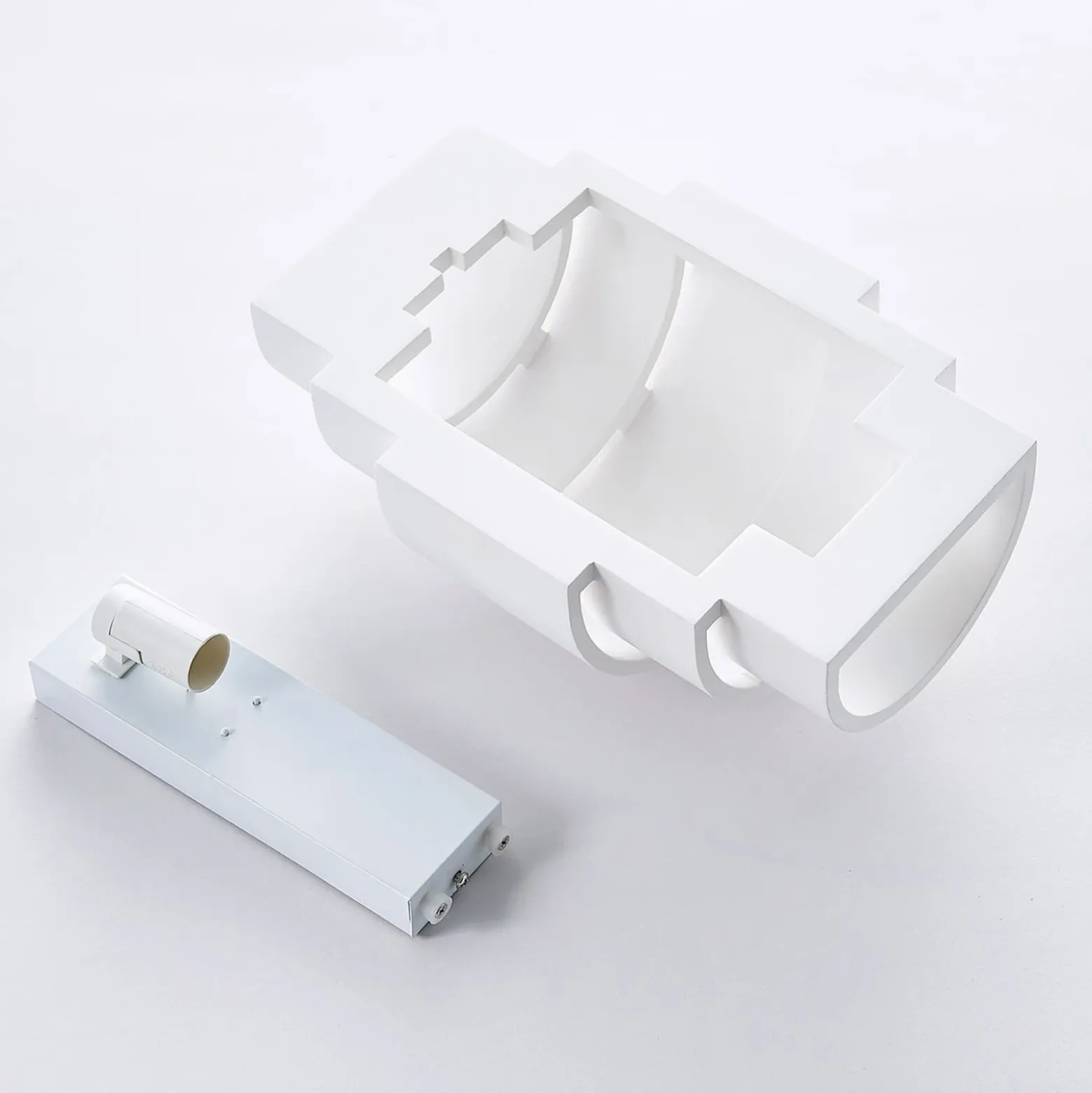 Aplique de pared Lindby Marit, altura 30 cm, blanco, escayola, E14