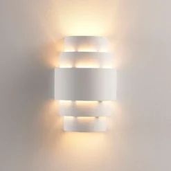 Aplique de pared Lindby Marit, altura 30 cm, blanco, escayola, E14