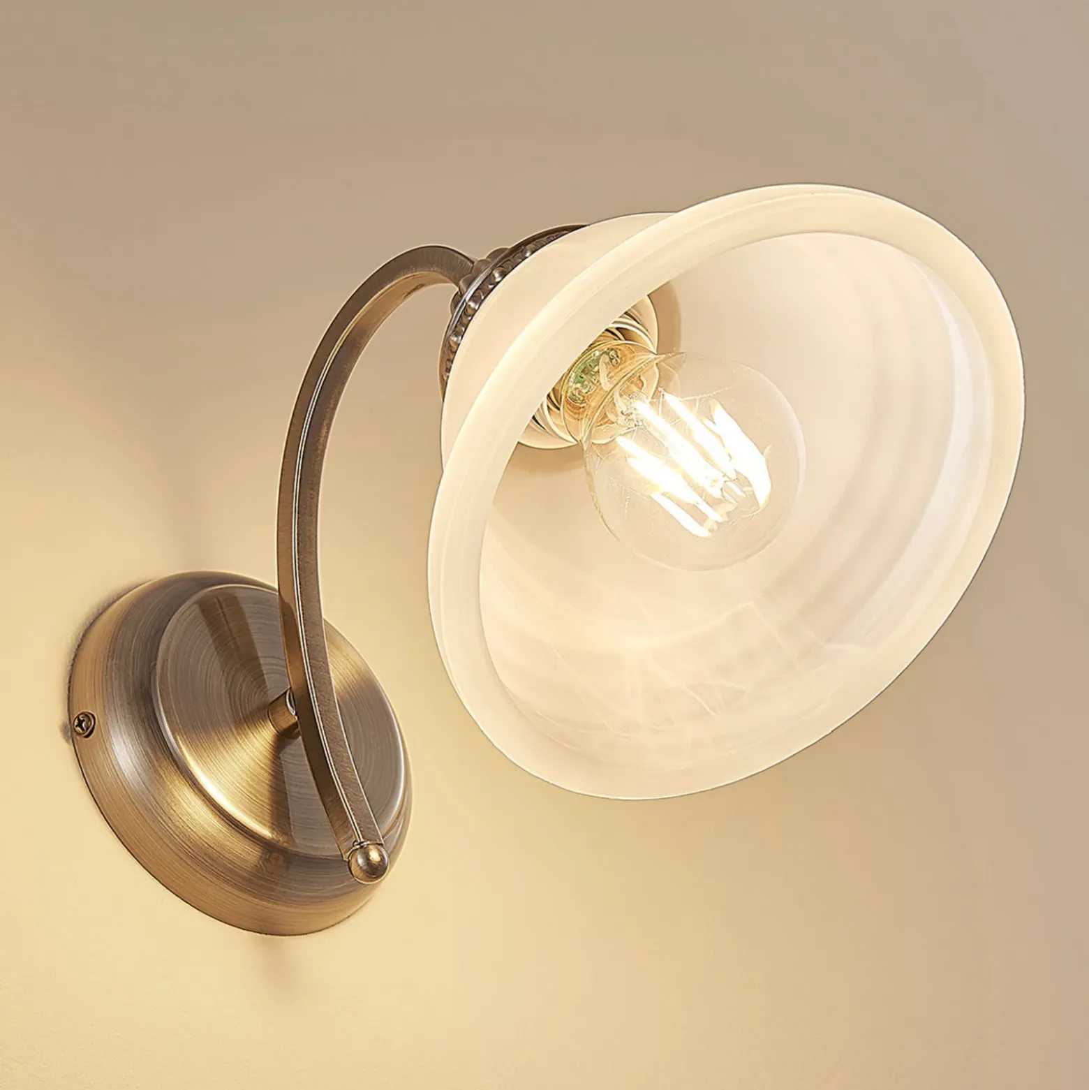 Aplique de pared Lindby Mialina, 20 cm, latón antiguo, metal, cristal