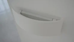 Aplique de pared Lindby Naike, blanco, escayola, altura 15 cm
