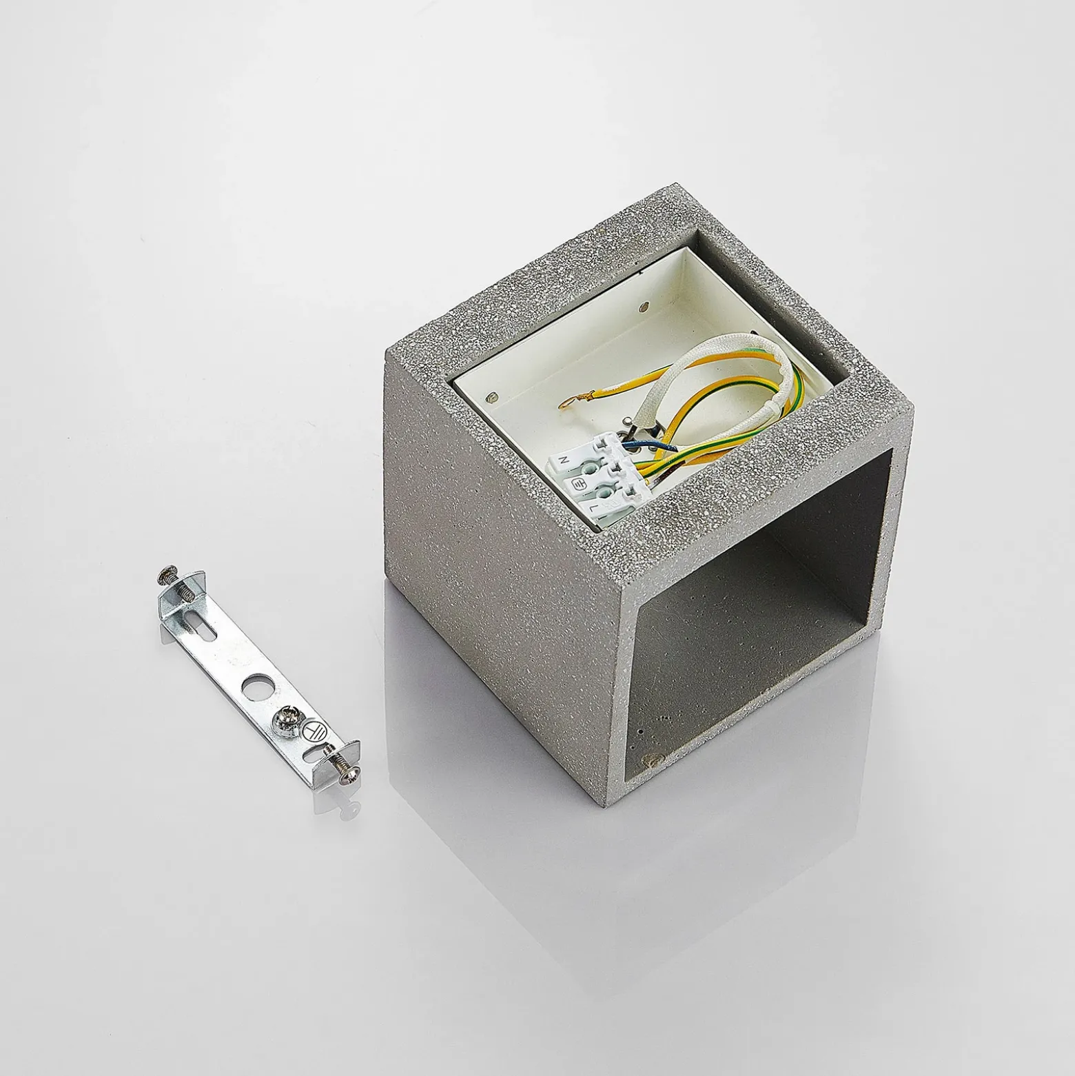 Aplique de pared Lindby Nellie, gris, hormigón, 11,5 cm de ancho