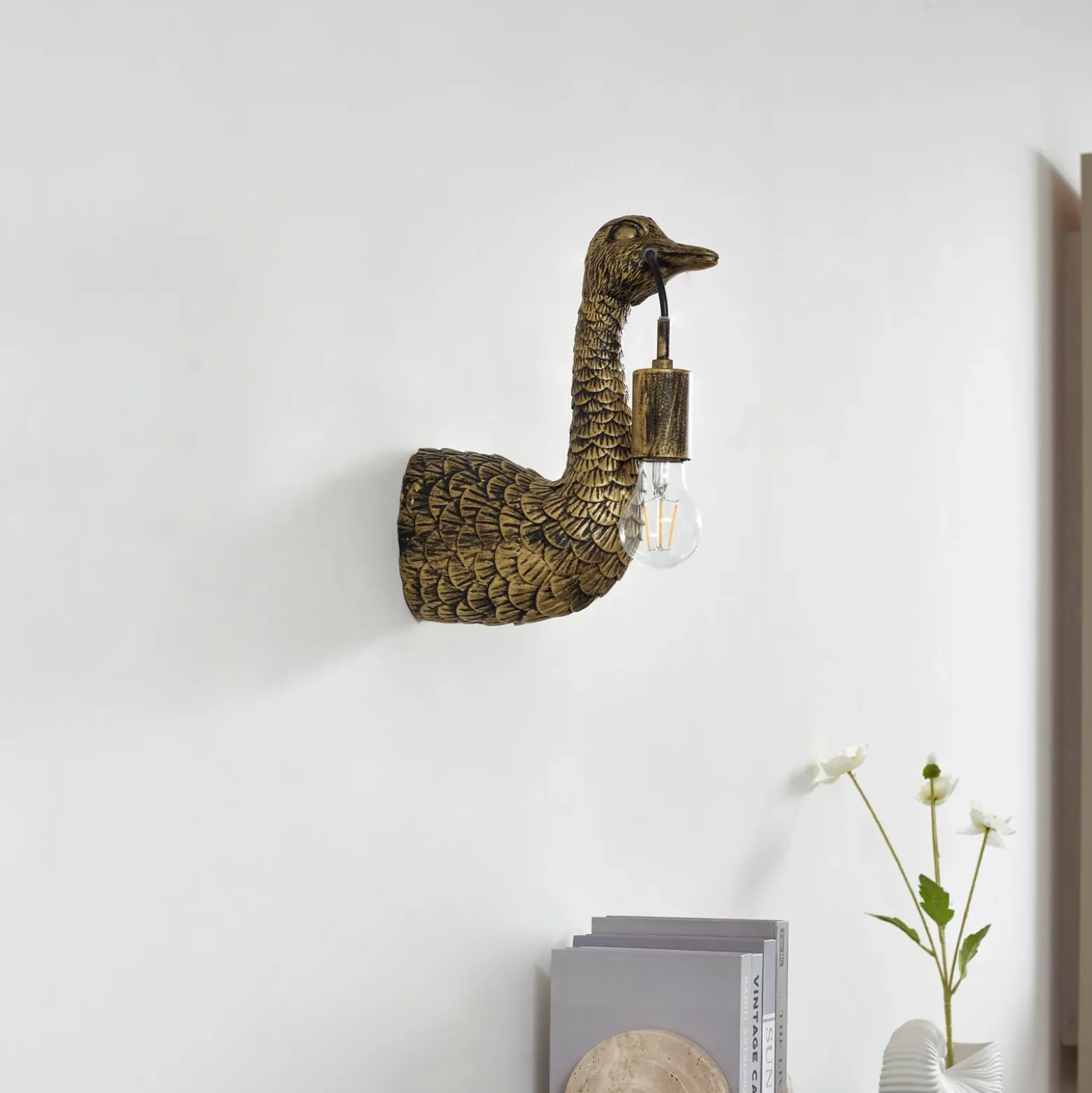 Aplique de pared Lindby Nirvathia, bouquet, color latón, metal