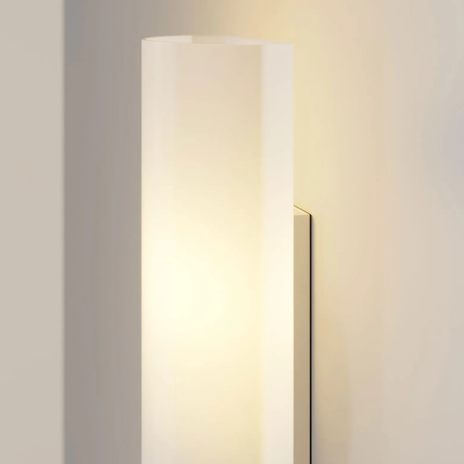 Aplique de pared Lindby Ophelia, altura 39 cm, blanco, cristal