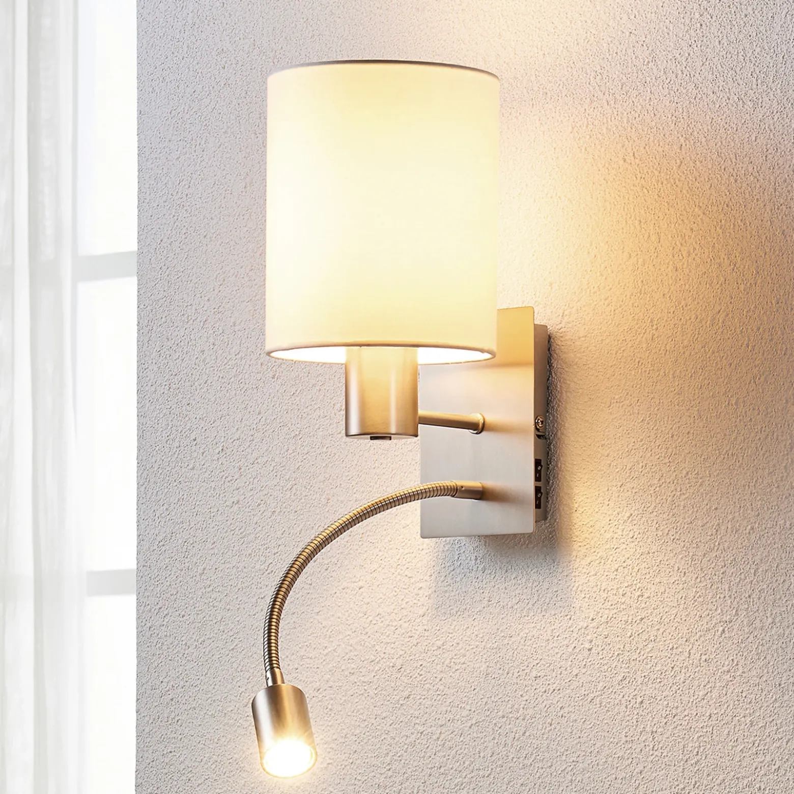 Aplique de pared Lindby Shajan, juego de 2, 29 cm, E27, brazo de lectura LED