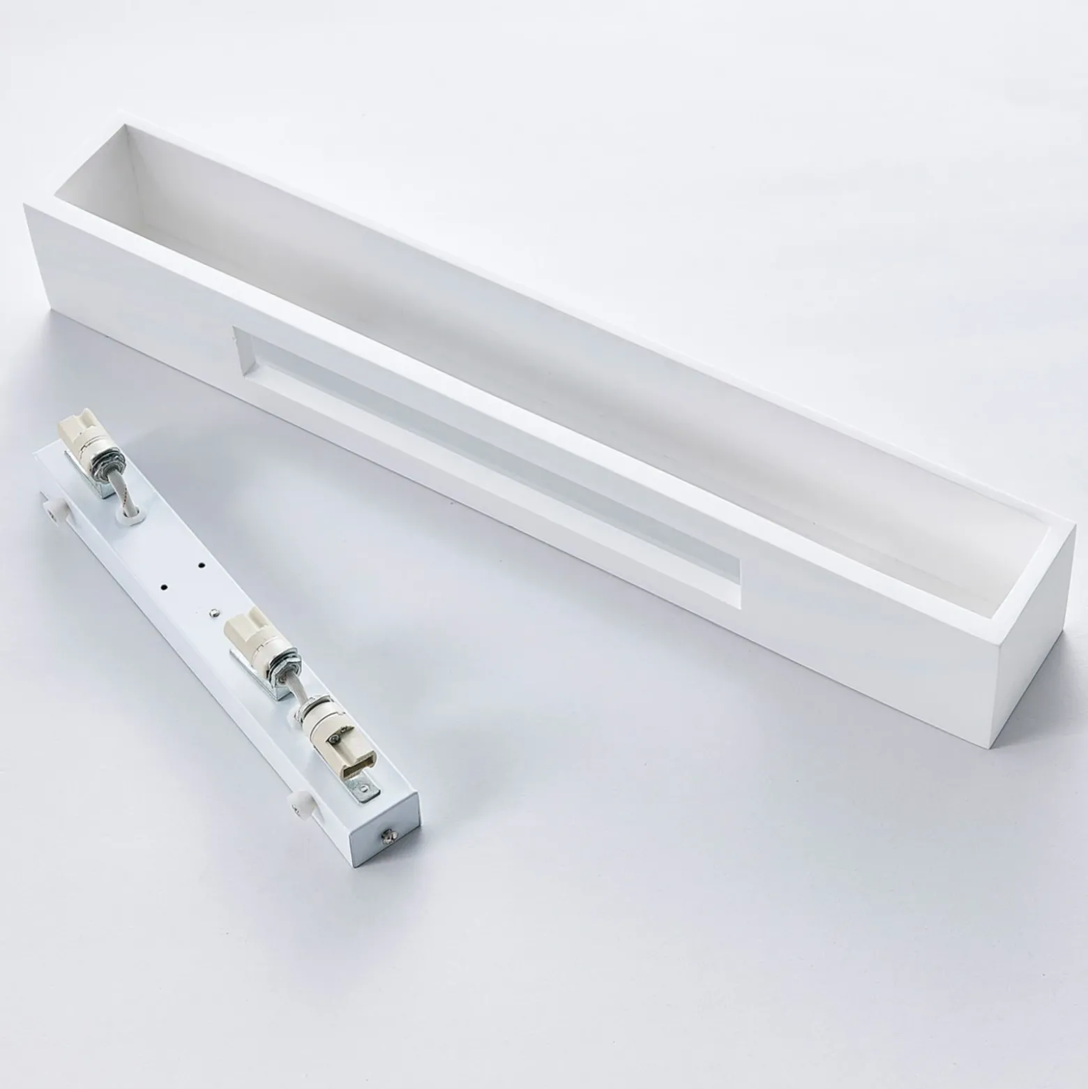 Aplique de pared Lindby Tjada, 51 cm, blanco, escayola, G9, pintable