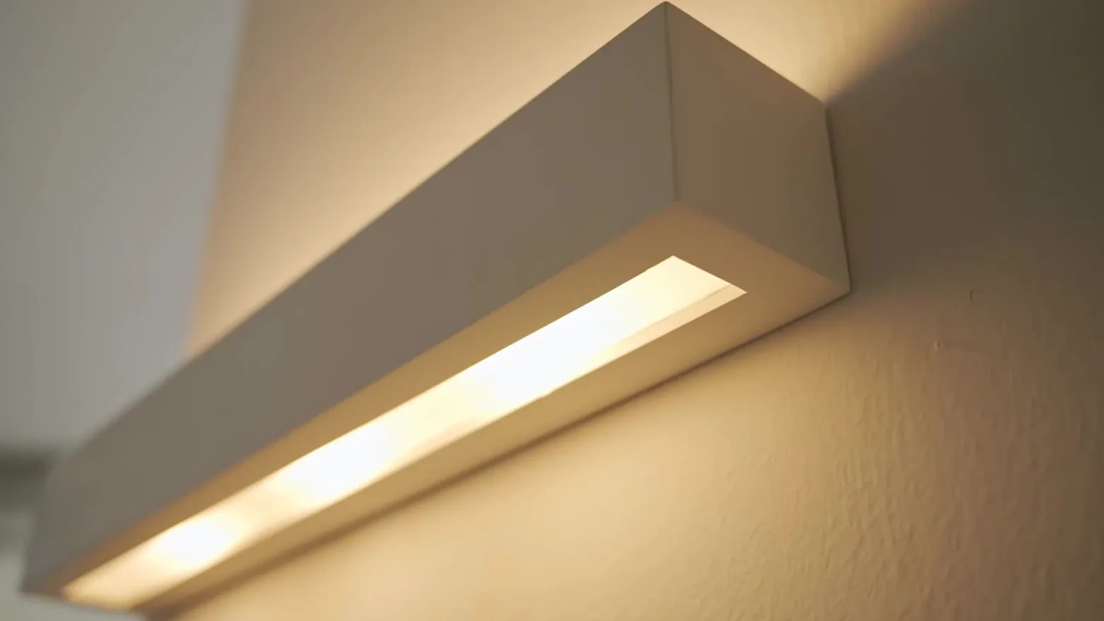 Aplique de pared Lindby Tjada, 51 cm, blanco, escayola, G9, pintable