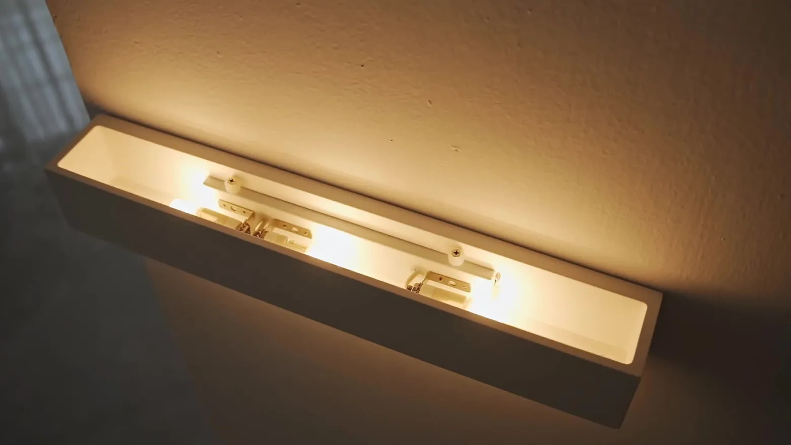Aplique de pared Lindby Tjada, 51 cm, blanco, escayola, G9, pintable