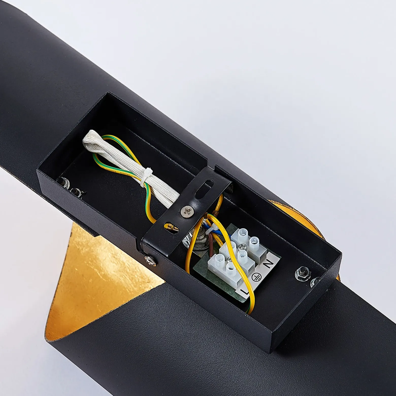 Aplique de pared Lindby Vanni, negro/oro, metal, altura 57cm