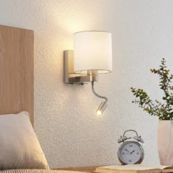 Aplique de pared Lucande Brinja, 45 cm, orientable, brazo de lectura, E27
