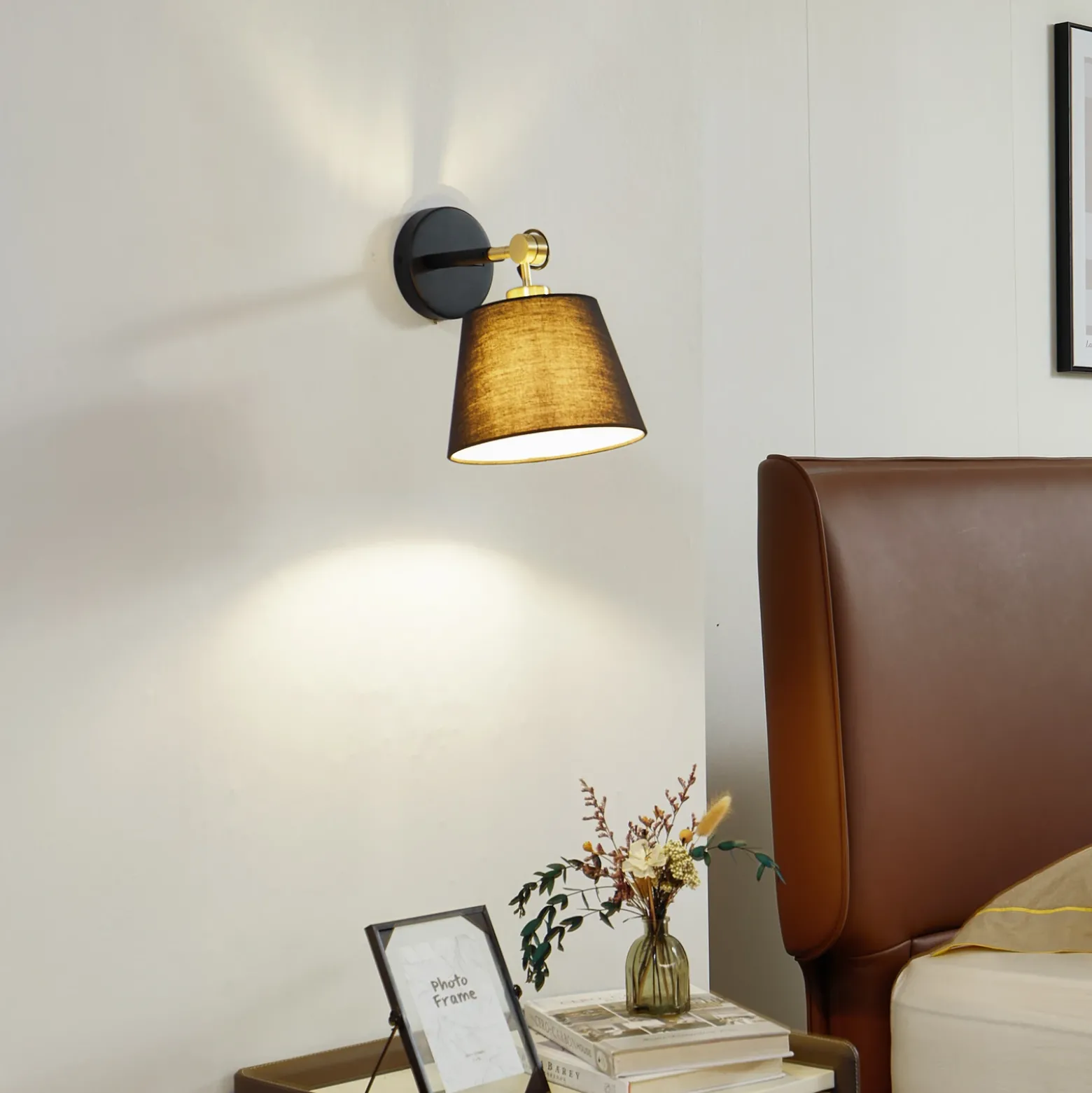 Aplique de pared Lucande Marvaine, negro/oro, regulable