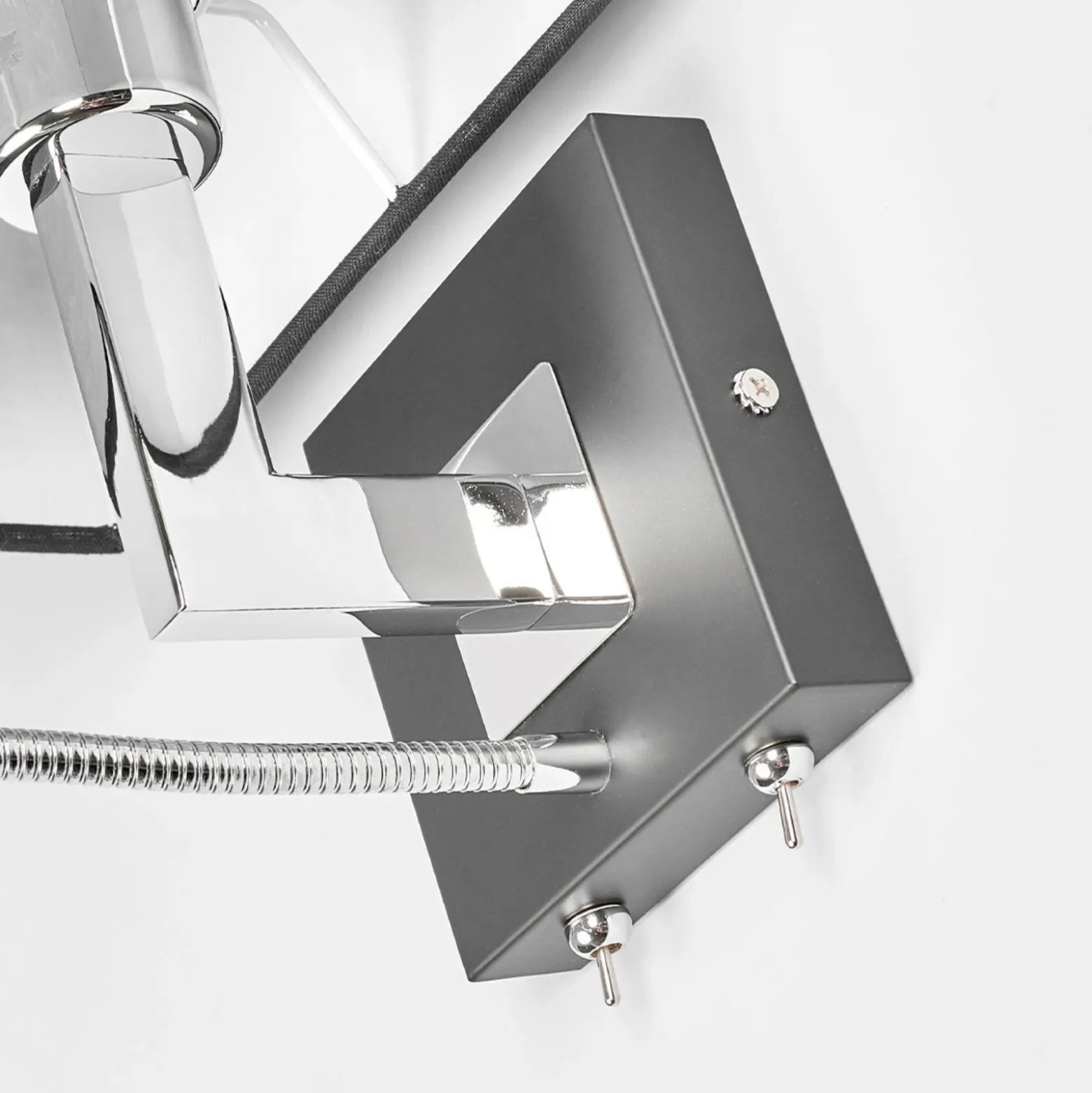 Aplique de pared Lucande Rebekka, 31 cm, negro, brazo de lectura LED