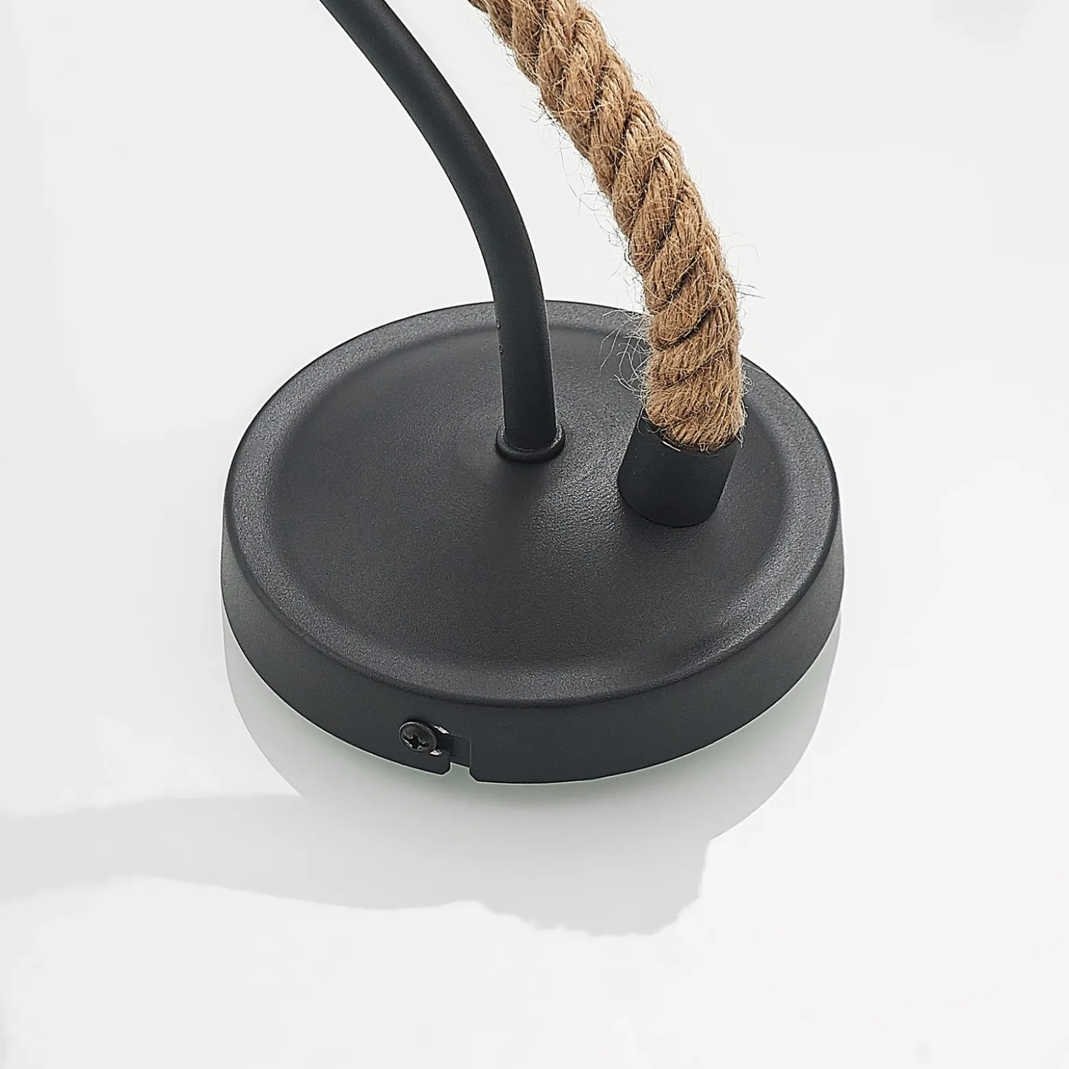Aplique de pared Lucande Ropina, negro, cuerda de cáñamo, altura 25 cm