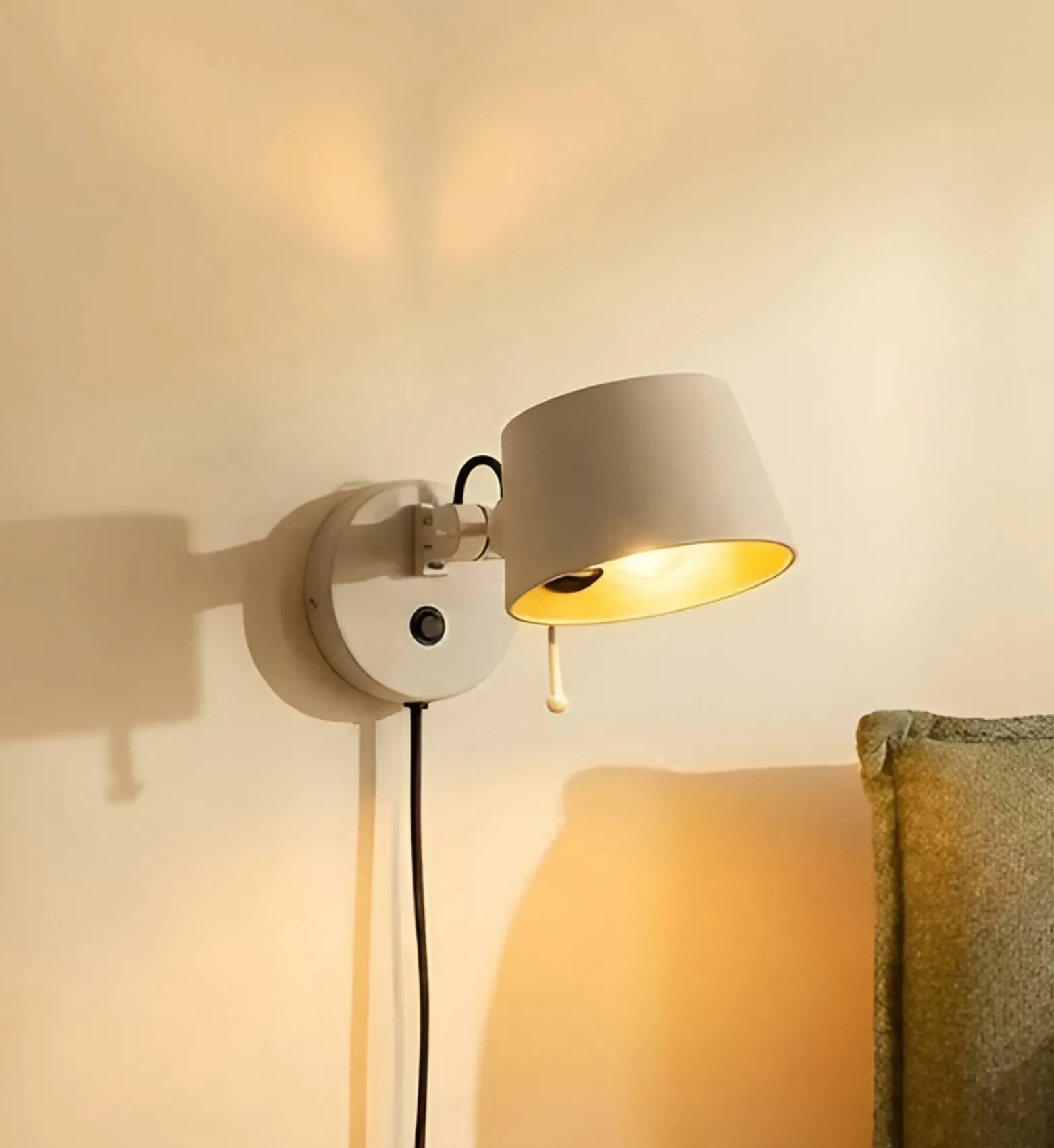 Aplique de pared Lucande Silka, 14 cm, beige, flexible, enchufe