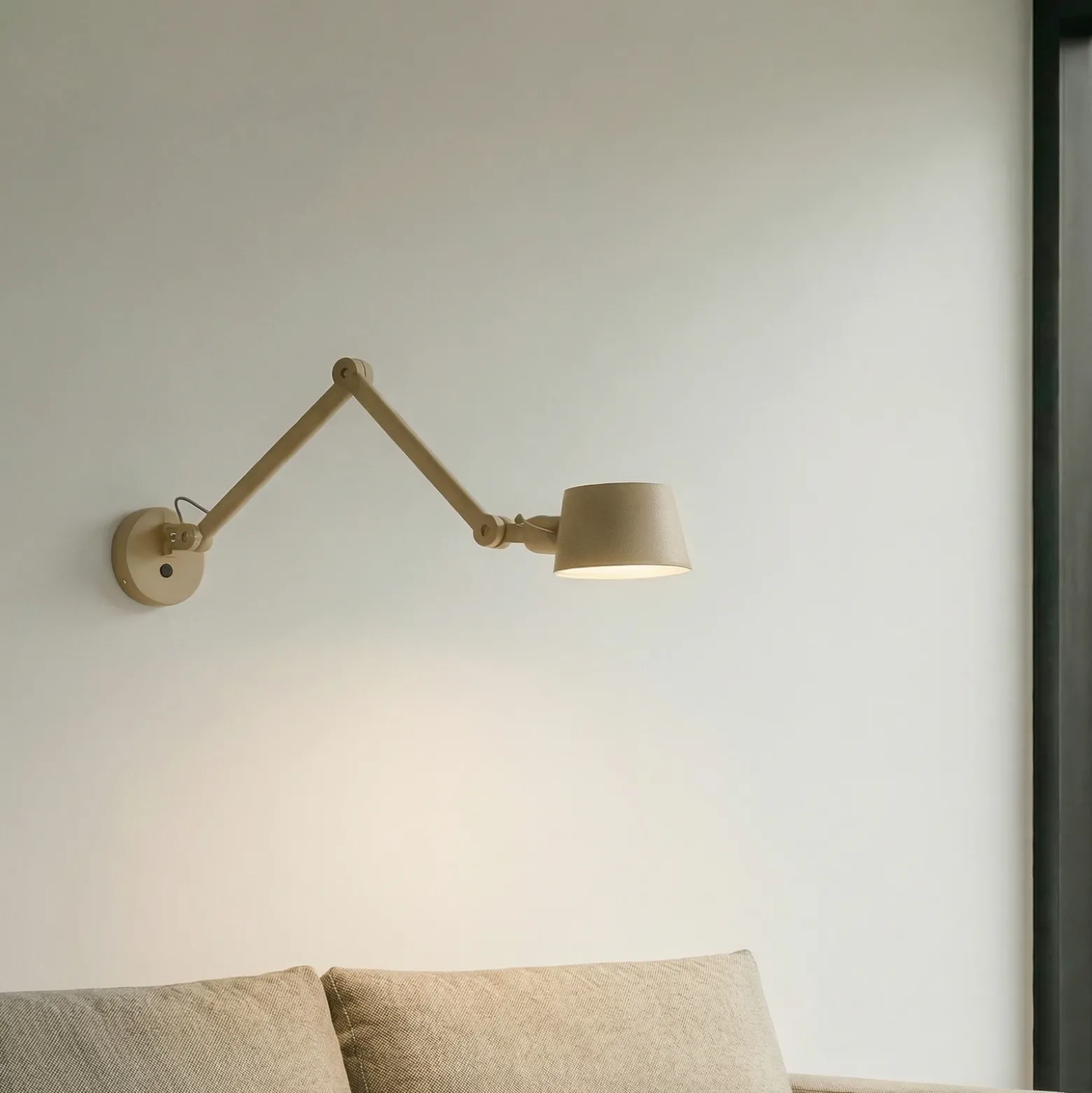 Aplique de pared Lucande Silka, 91 cm, beige, regulable, E27