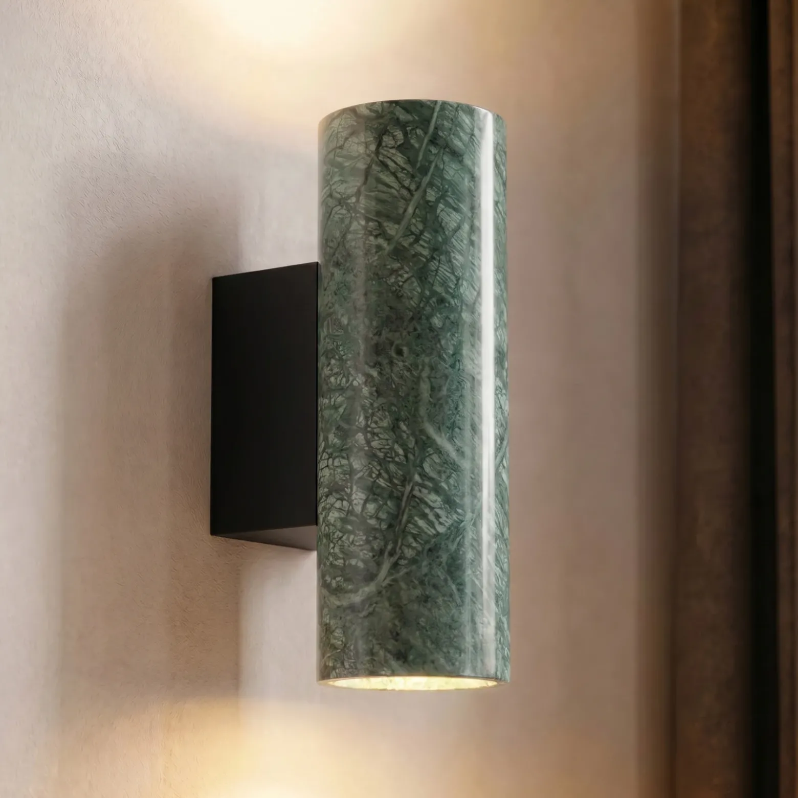 Aplique de pared Lucande Tavira, verde veteado, luz hacia arriba/abajo, GU10