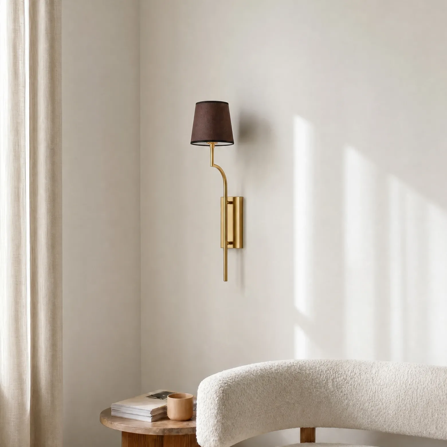 Aplique de pared Lumora, marrón/dorado, altura 72 cm, tejido/metal, E27