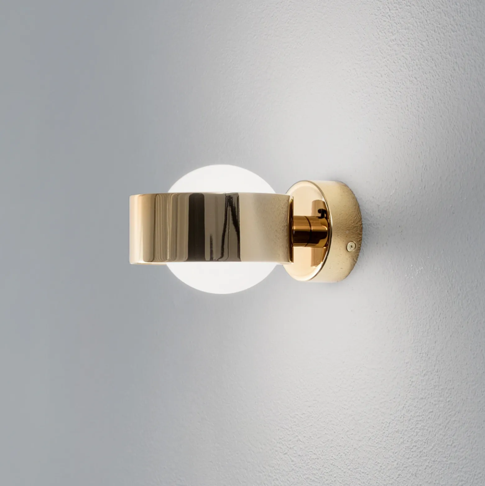 Aplique de pared Mado, acero color latón, cristal opalino, 1 luz