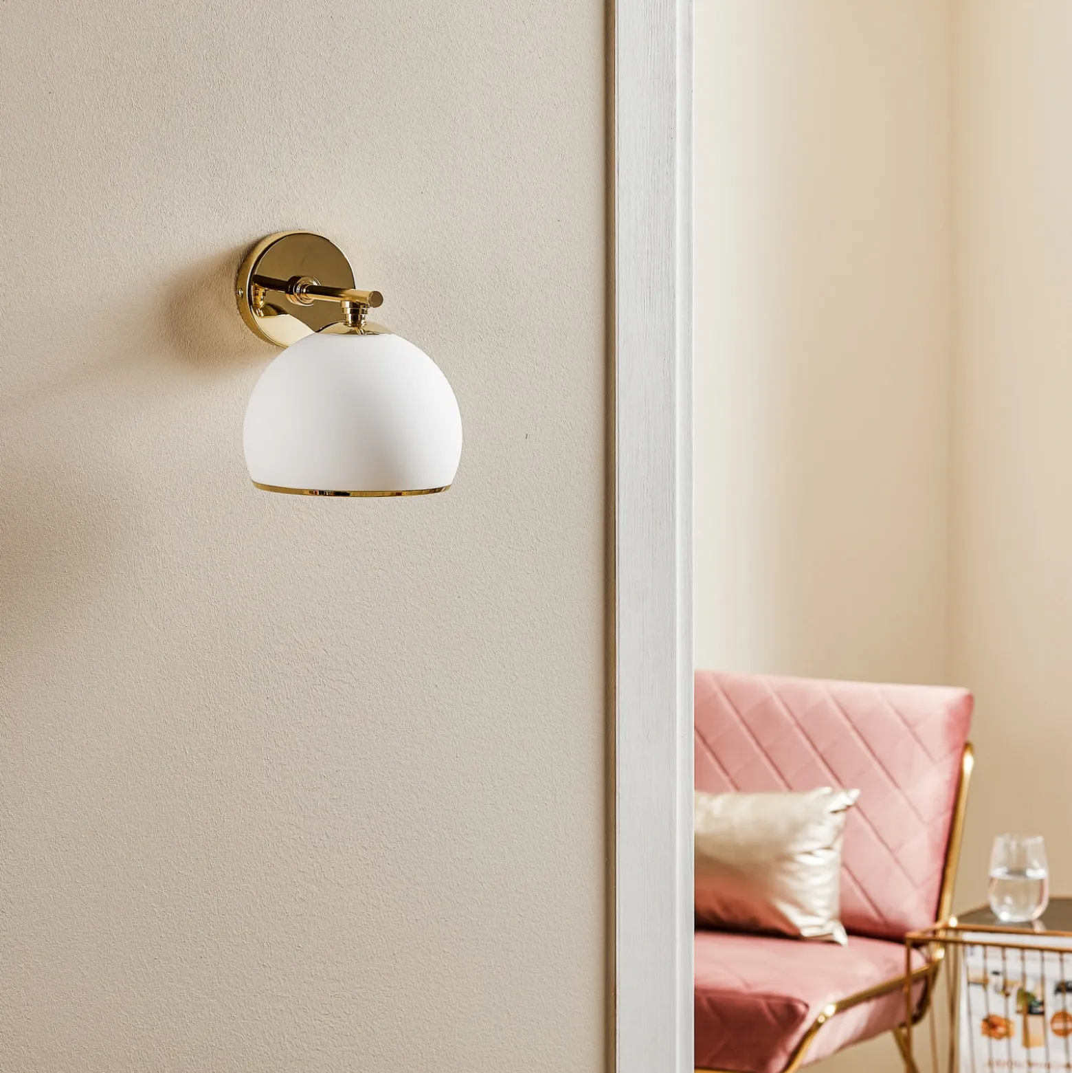 Aplique de pared Mina, latón, ancho 18 cm