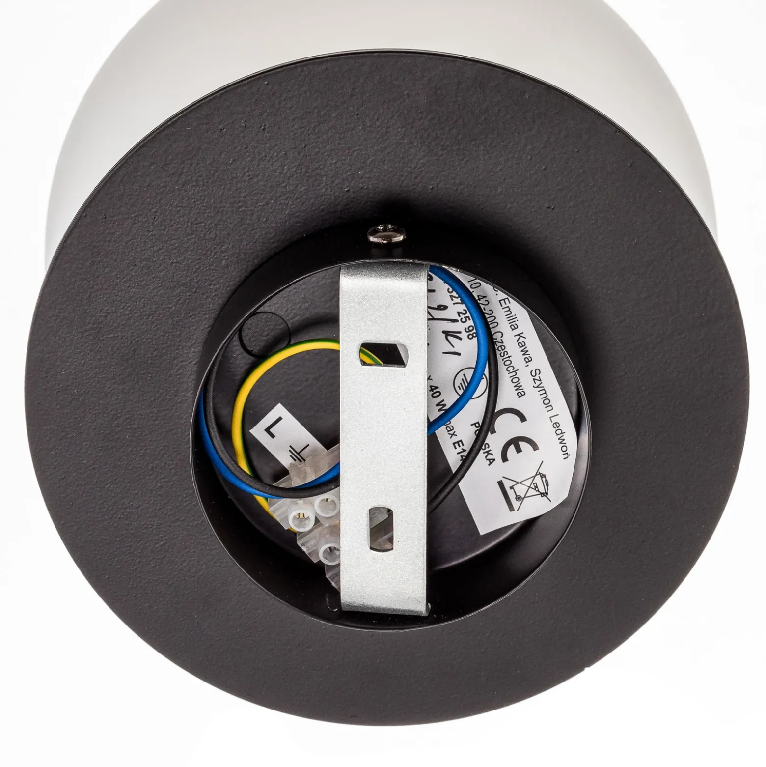 Aplique de pared Minerva K1 con borde metálico negro
