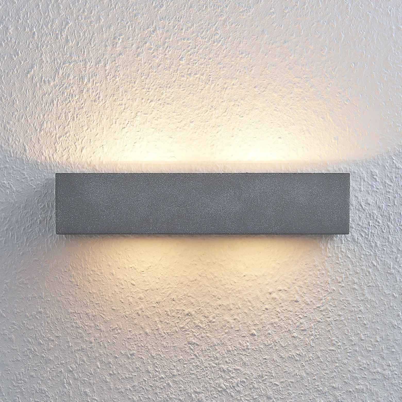 Aplique de pared Nellie de Lindby, gris, hormigón, 35,3 cm de ancho