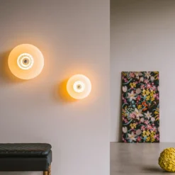 Aplique de pared New Wave Optic XL, blanco opalino, Eyeball, con enchufe