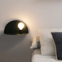 Aplique de pared Nit utilizable como mesa de noche