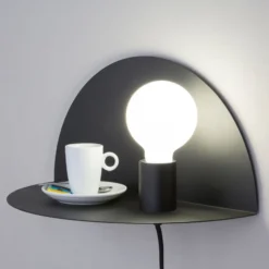 Aplique de pared Nit utilizable como mesa de noche