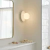 Aplique de pared Nuura Liila Muuse, Ø 20 cm IP44, blanco/ópalo