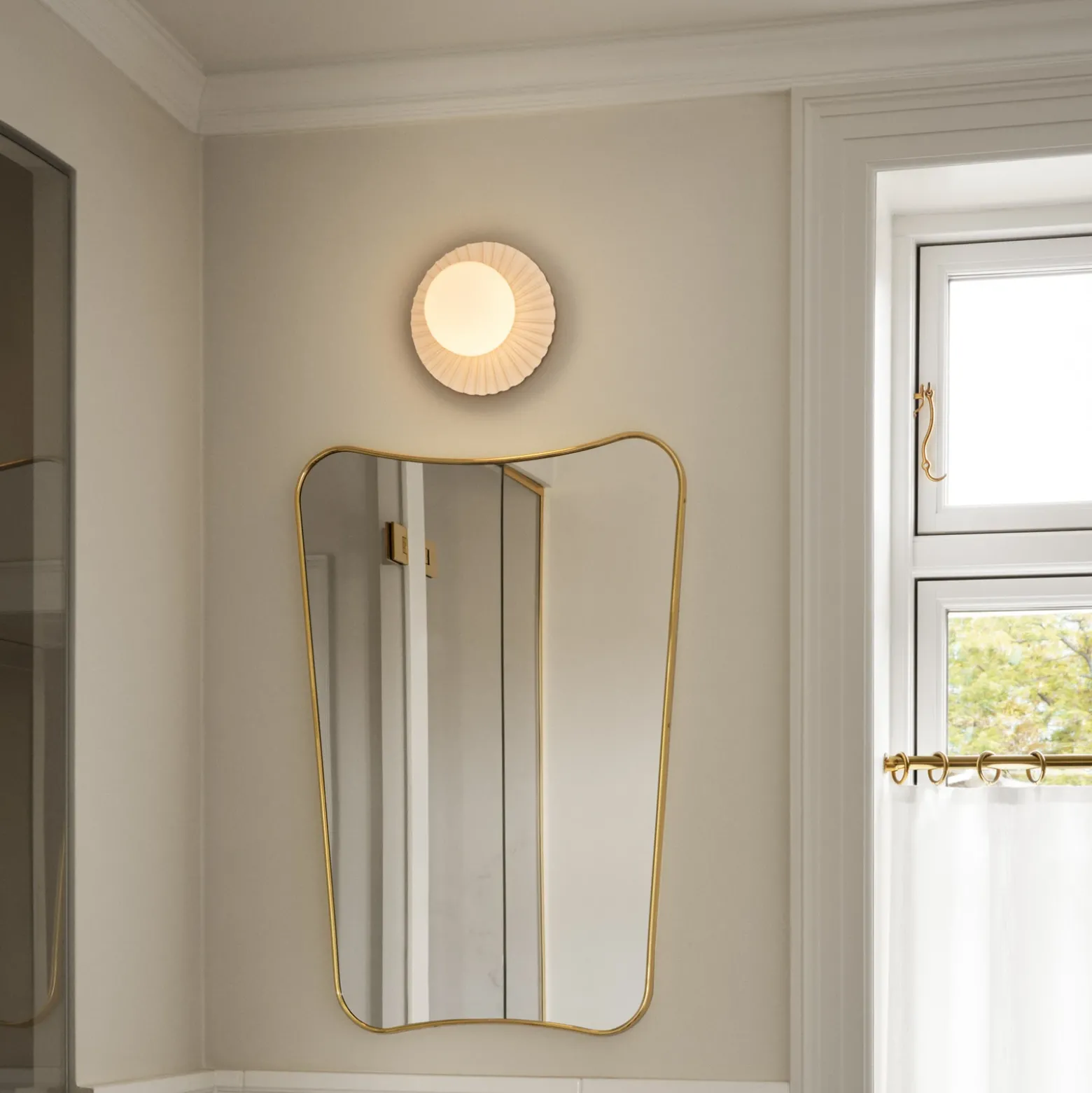 Aplique de pared Nuura Liila Muuse, Ø 20 cm IP44, blanco/ópalo