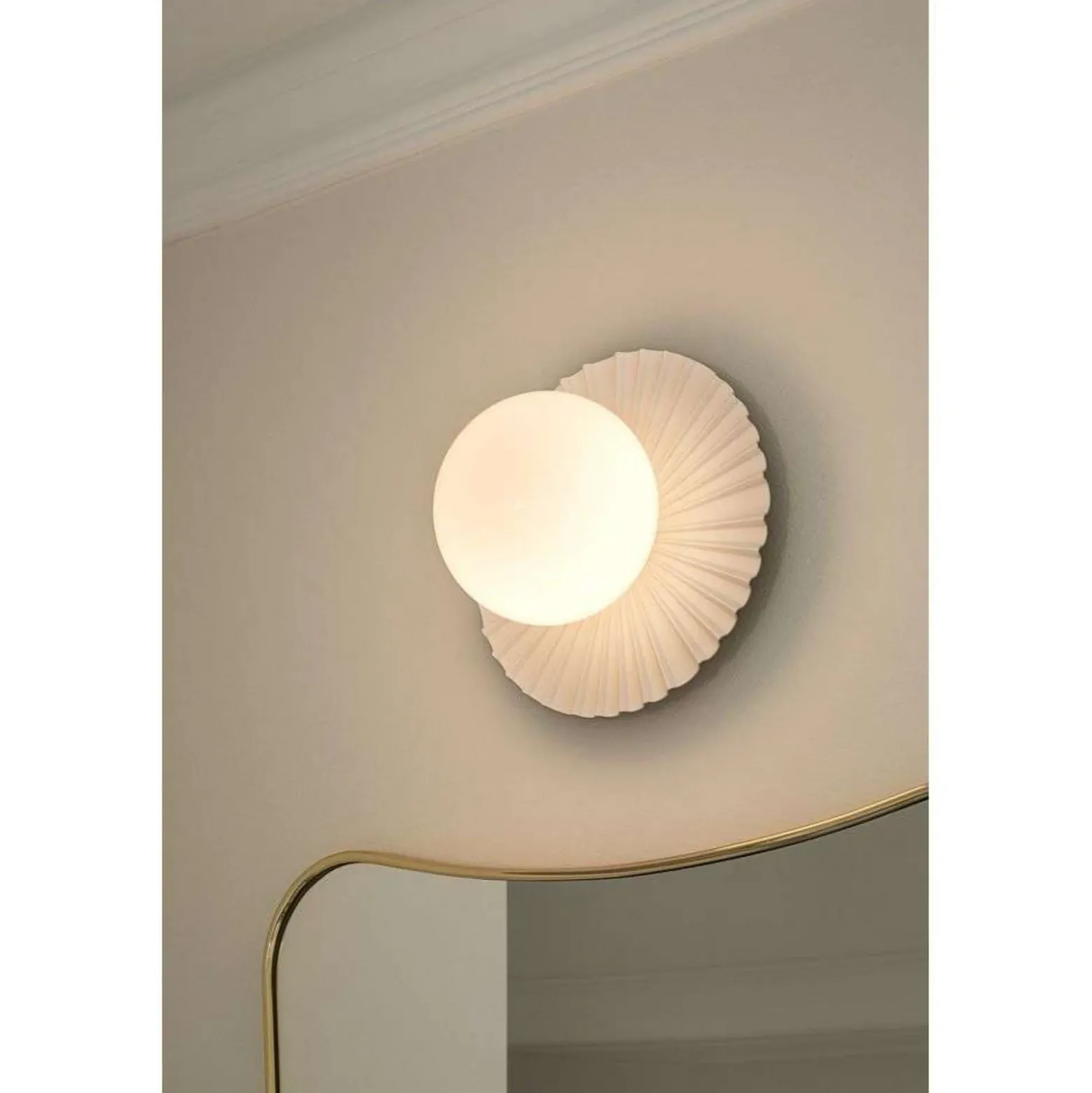 Aplique de pared Nuura Liila Muuse, Ø 20 cm IP44, blanco/ópalo