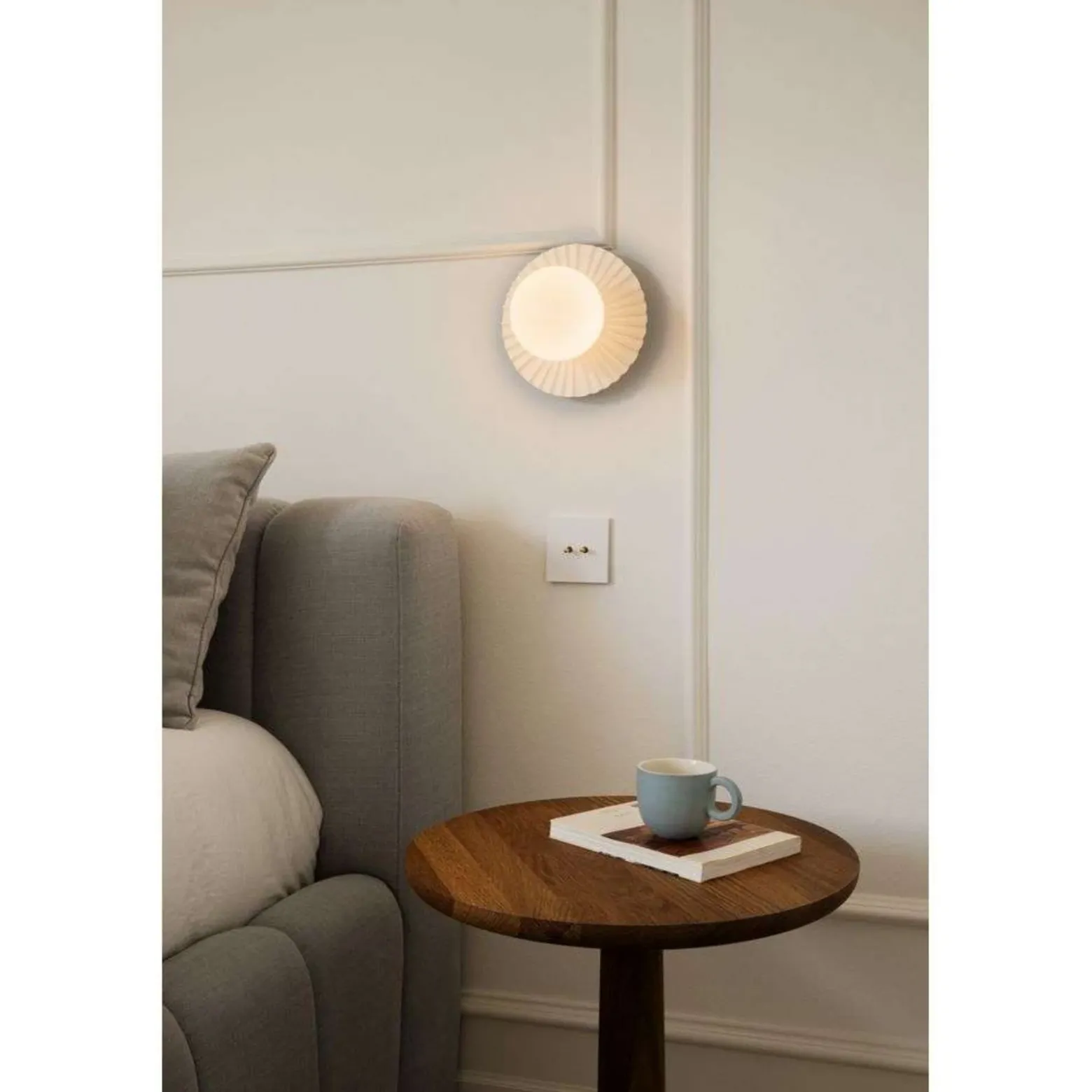 Aplique de pared Nuura Liila Muuse, Ø 20 cm IP44, blanco/ópalo