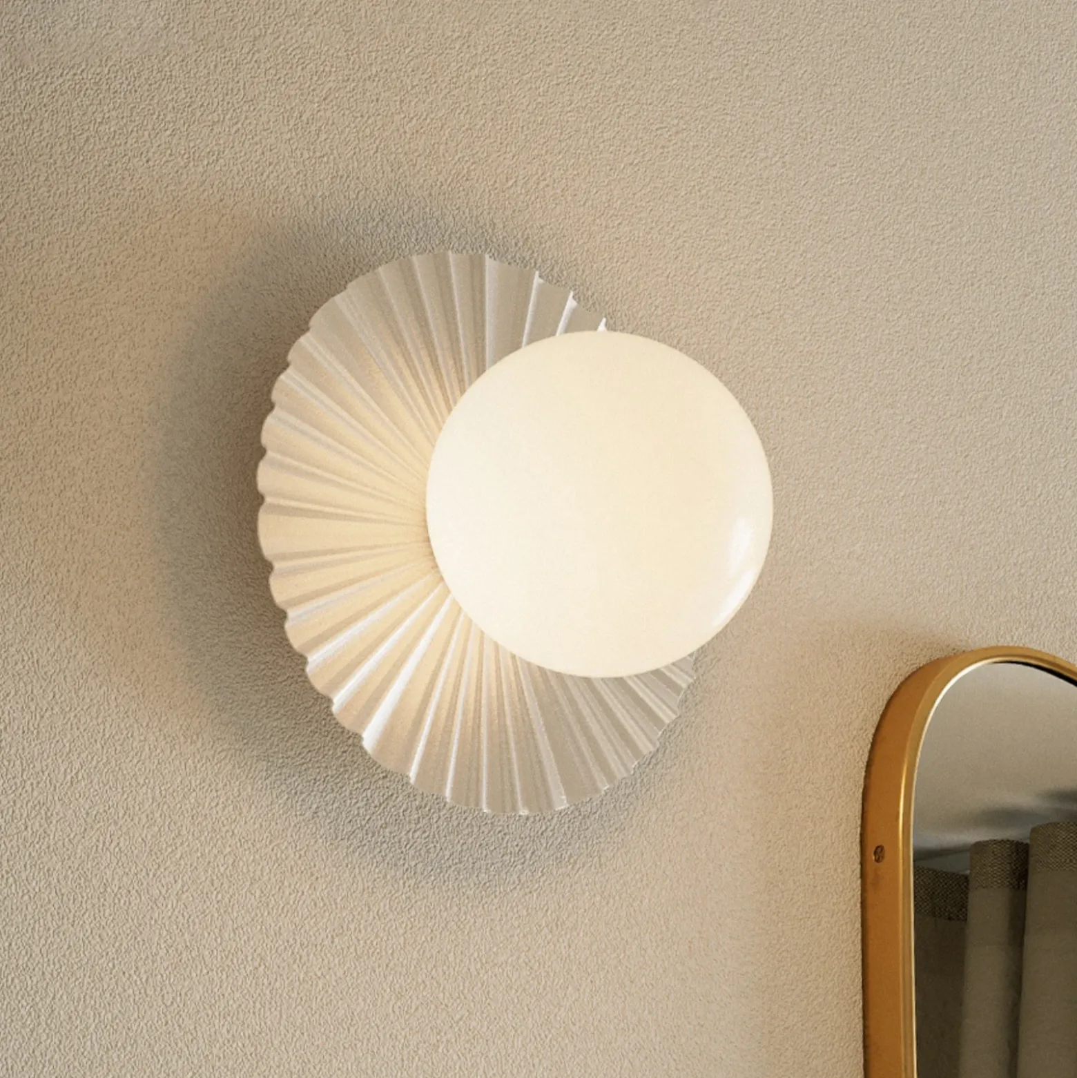 Aplique de pared Nuura Liila Muuse, Ø 20 cm IP44, blanco/ópalo