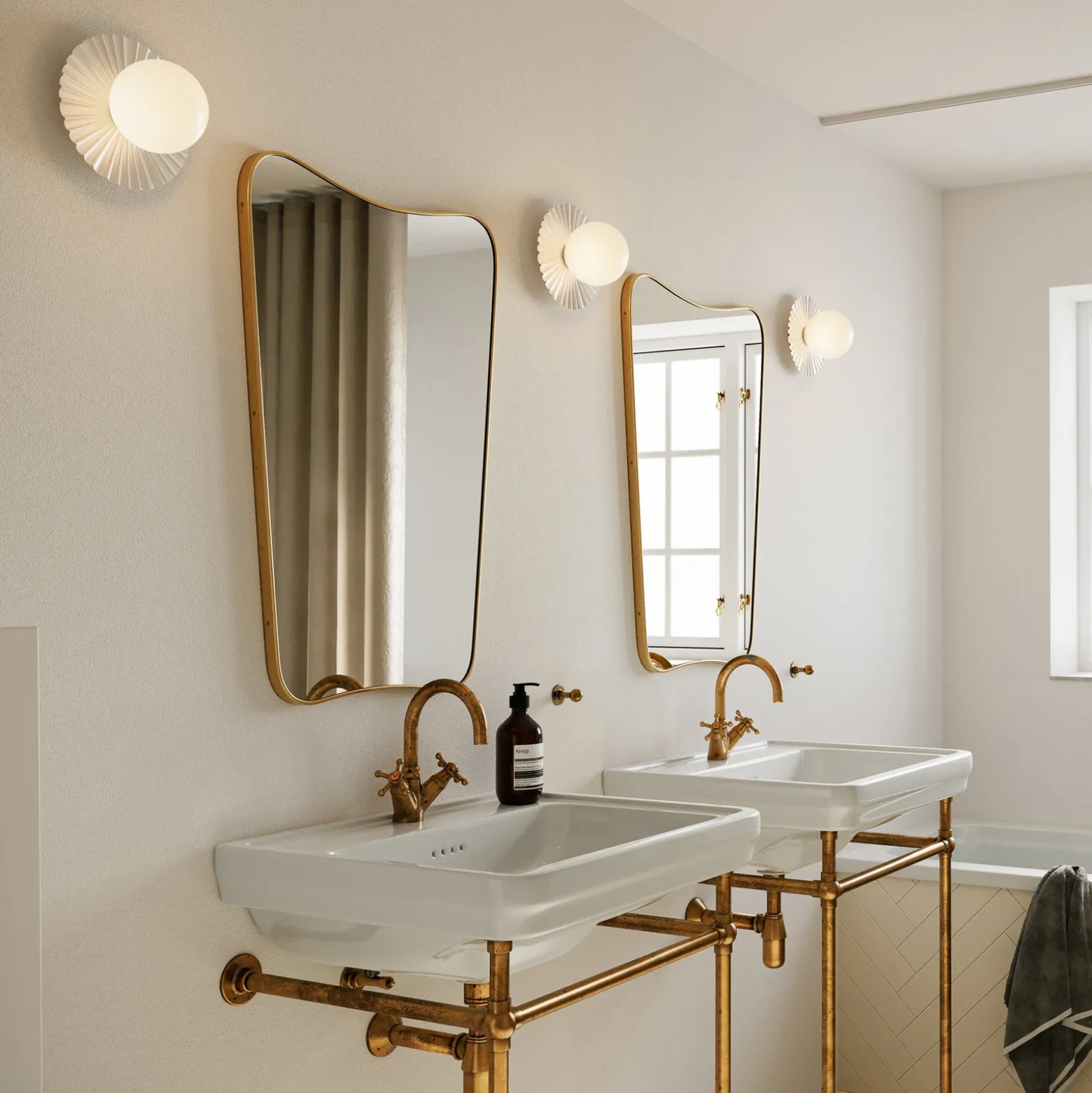 Aplique de pared Nuura Liila Muuse, Ø 20 cm IP44, blanco/ópalo
