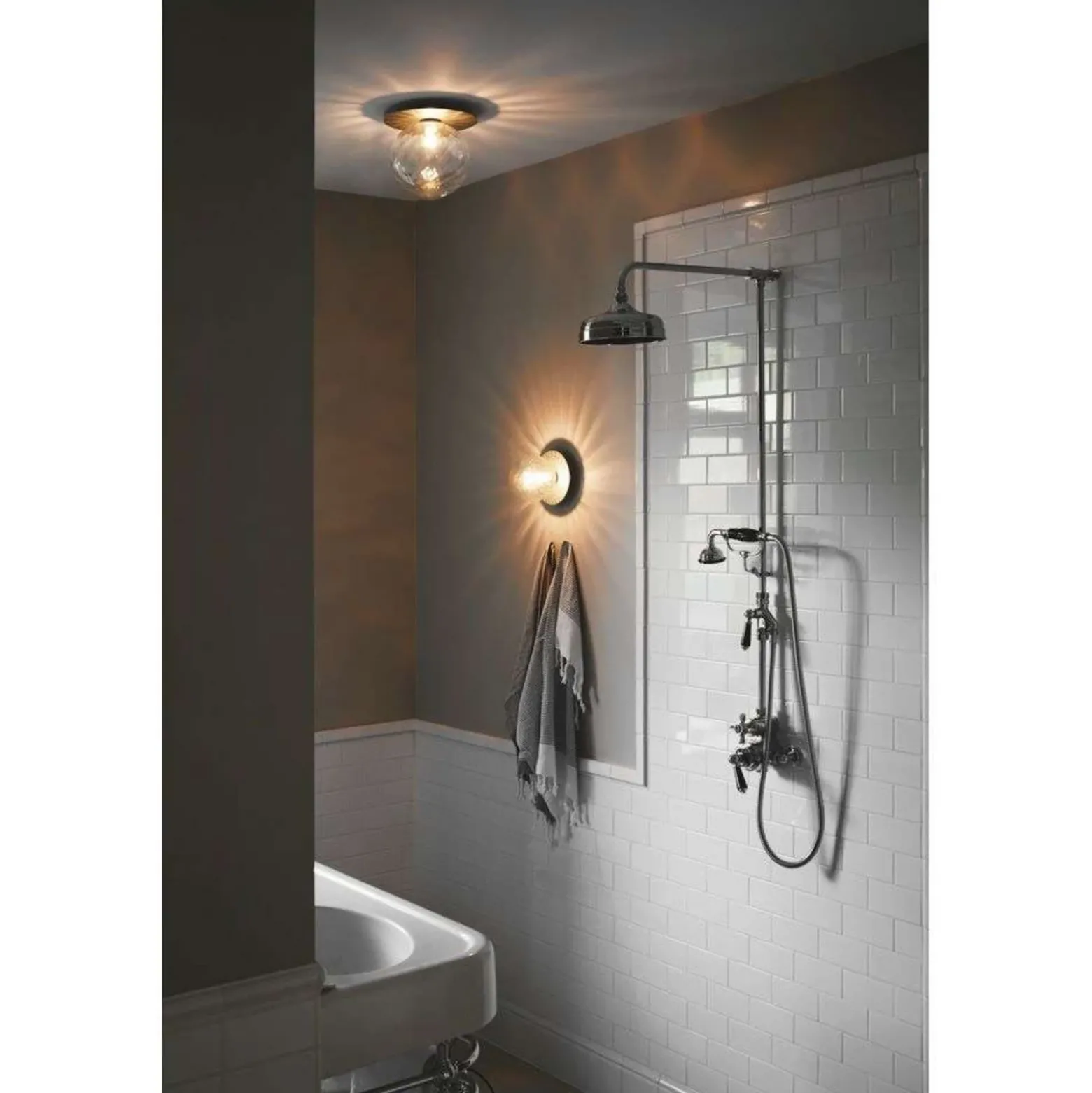 Aplique de pared Nuura Liila 1 Medium, plateado/transparente, IP44, G9