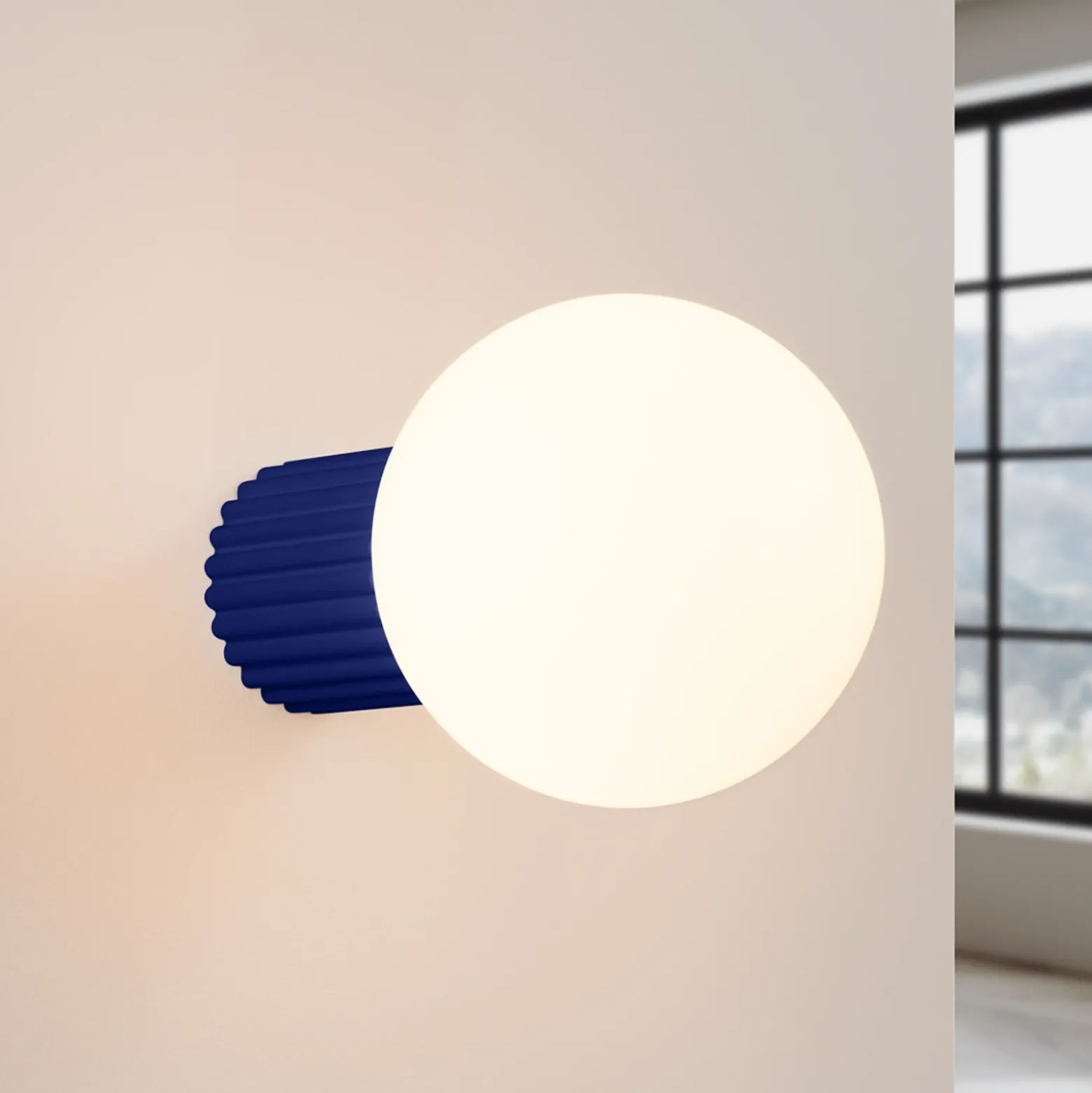Aplique de pared ORBI, azul ultramar, vidrio/metal, Ø 12 cm, IP44, G9
