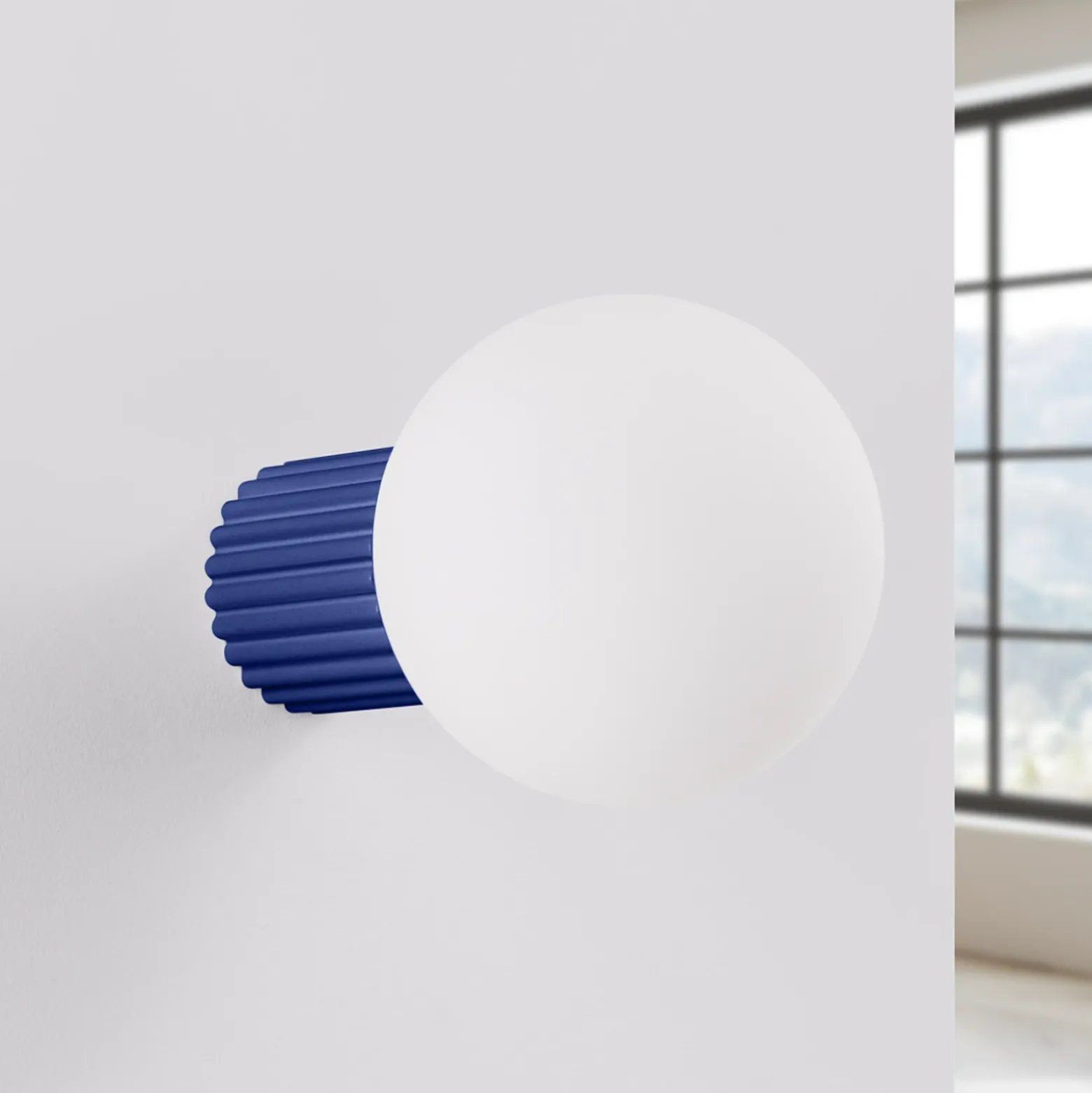 Aplique de pared ORBI, azul ultramar, vidrio/metal, Ø 12 cm, IP44, G9