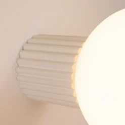 Aplique de pared ORBI, beige, vidrio/metal, Ø 12 cm, IP44, G9