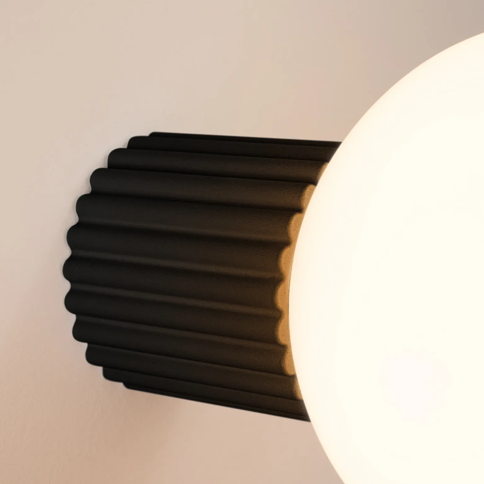 Aplique de pared ORBI, negro, vidrio/metal, Ø 12 cm, IP44, G9